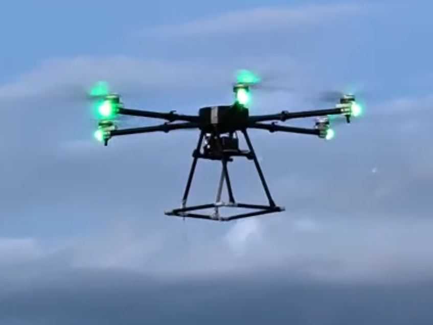 LA-H60 in flight close up with green motor lights